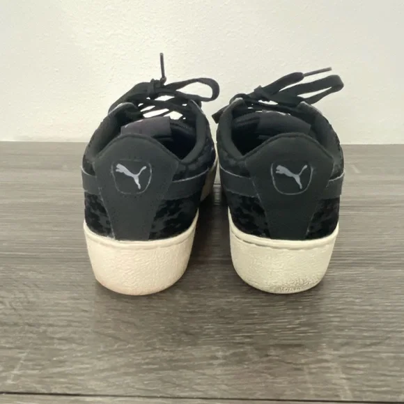 Puma Vikky Platform Women Velvet Sneakers - Picture 4 of 5